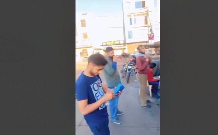 Watch: Ranjha Vikram Singh's fans shower him with love at a dhaba in Rajasthan, get selfies and photos clicked with the actor as a rare opportunity!