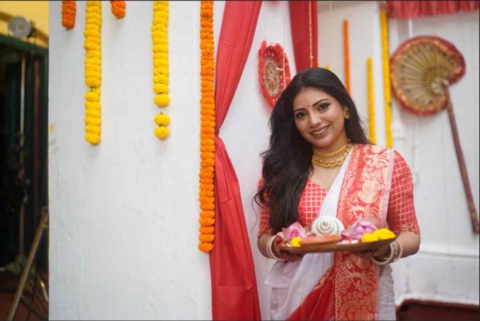 Hindola Chakravorty celebrates Durga Puja with her Elo Maa music video in Kolkata.